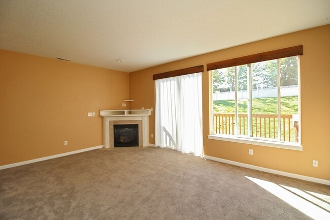 Building Photo - 21410 NE Rosewood Dr