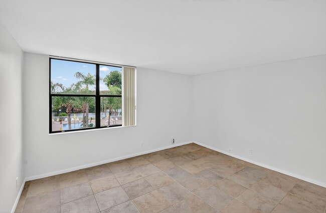 Building Photo - 2255 Lindell Blvd