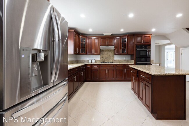 Building Photo - 5 br, 3 bath House - 12552 Eckleson Street