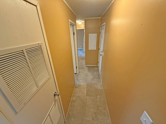 Building Photo - 2501 N Apperson Way