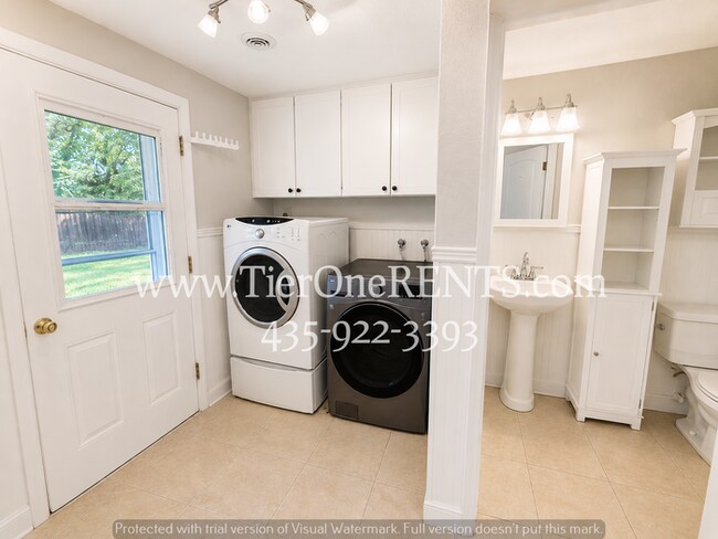 Building Photo - This property offers a NO DEPOSIT option available for qualified renters!