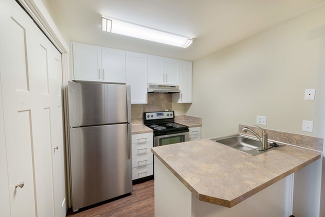Building Photo - Quad Apartments