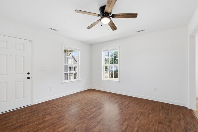 Building Photo - 305 S Calhoun St