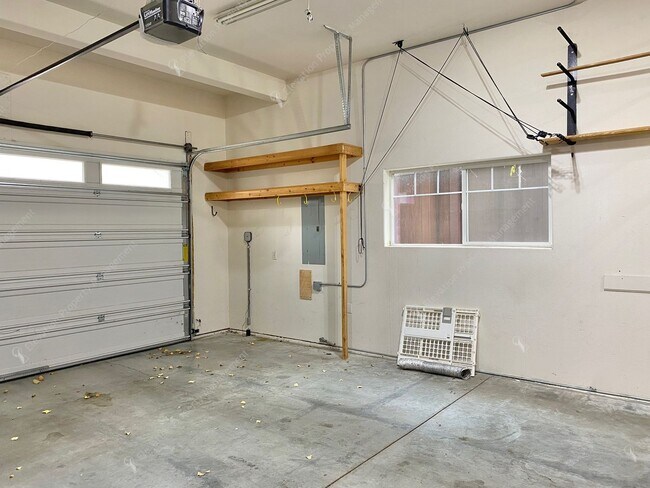 Building Photo - Light-Filled Awbrey Butte Retreat