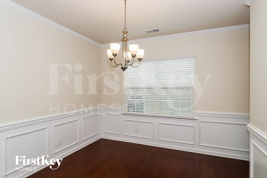 Building Photo - 134 Eden Ave