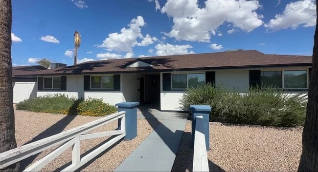 Building Photo - 4625 N 12th Ave