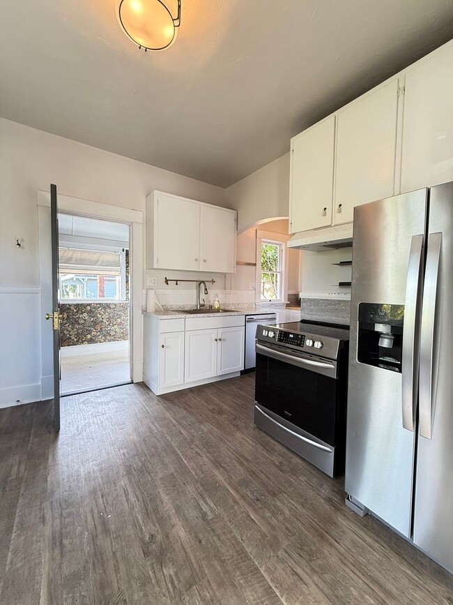 Building Photo - Now Available: Updated Everett 34-Bed, 1.5-Bath with Fenced Yard