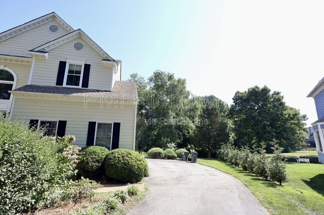 Building Photo - 6004 Manor Park Terrace