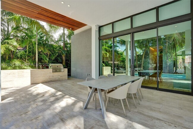 Building Photo - 240 Ocean