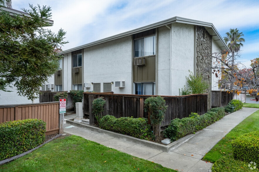 Primary Photo - Autumn Oaks Apartments