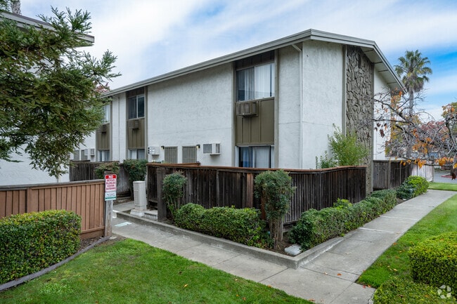 Building Photo - Autumn Oaks Apartments