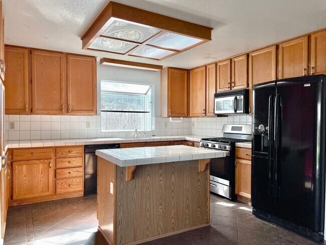 Building Photo - Beautiful South St Home