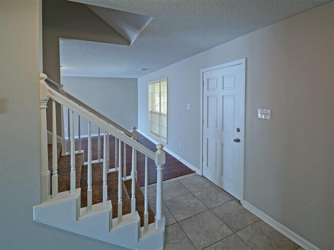 Building Photo - 5 Bed, 3.5 bath over 3300 square feet with 2 master suites near Hacks Cross and 385
