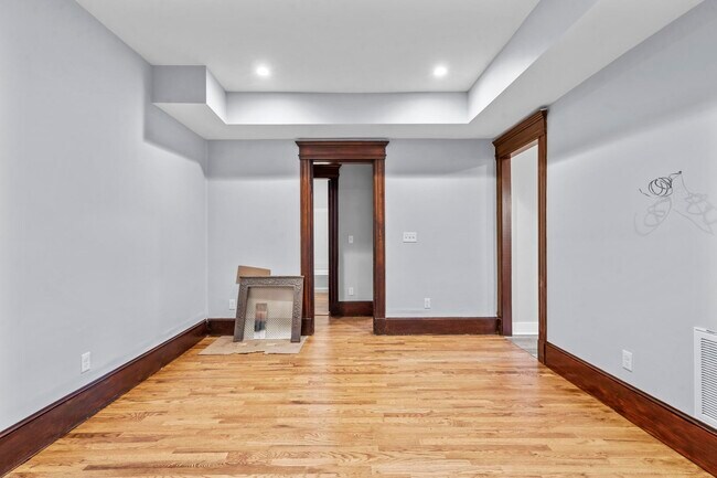 Building Photo - 548 Ferry St