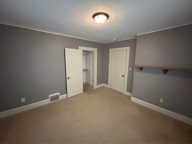 Building Photo - 600 W 26th St