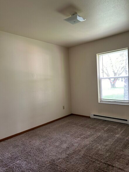 Building Photo - 316 3rd Ave W