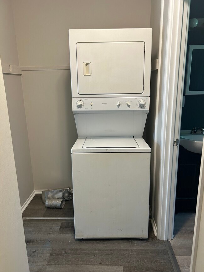 Building Photo - 9335 La Grange Rd