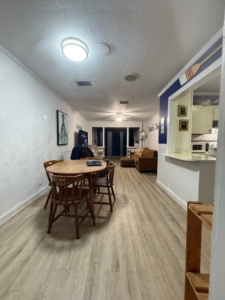 Dining - 606 Lantana St