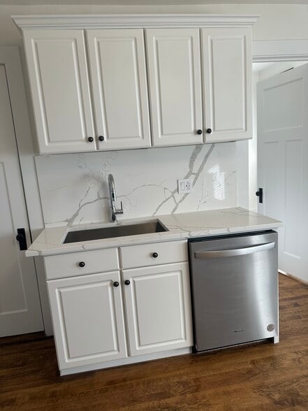 Building Photo - 418 Pleasant St