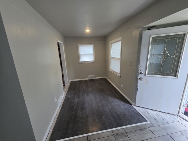 Building Photo - 9252 Minock St