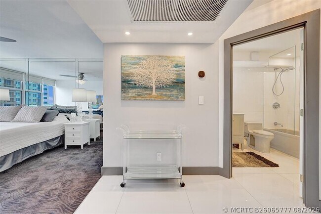 Building Photo - 2030 S Ocean Dr