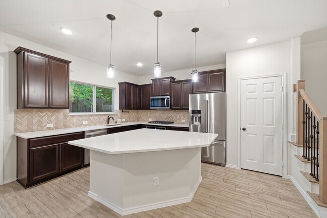 Building Photo - 8663 Cedardale Park Dr