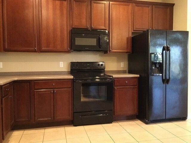 Building Photo - 1545 Amaryllis Cir