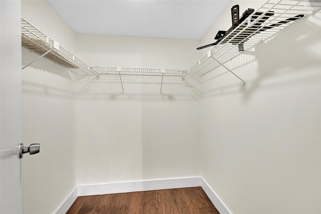 Building Photo - 8415 Forest Hills Dr