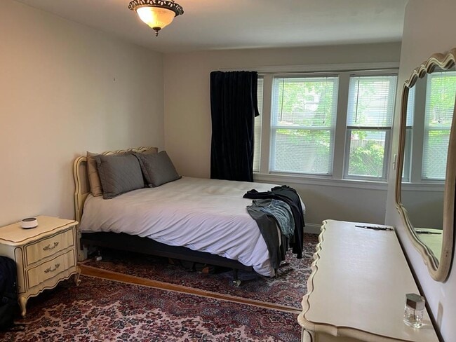 Building Photo - AVAILABLE FOR RENT!!! Well maintained 1 Be...