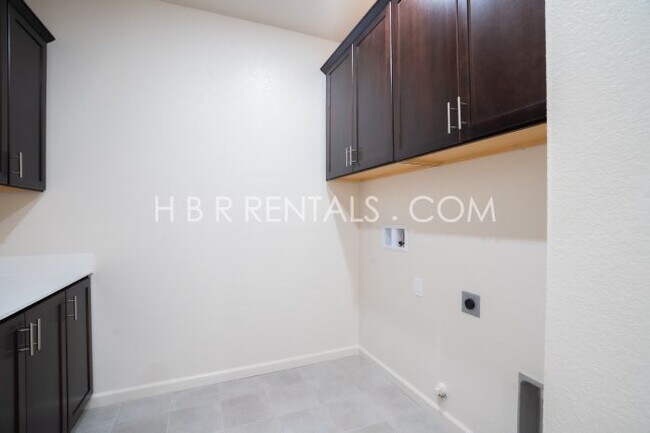 Building Photo - Modern & Spacious SINGLE STORY 4-Bedroom Home in Manteca – Fresh Updates & Comfortable Living