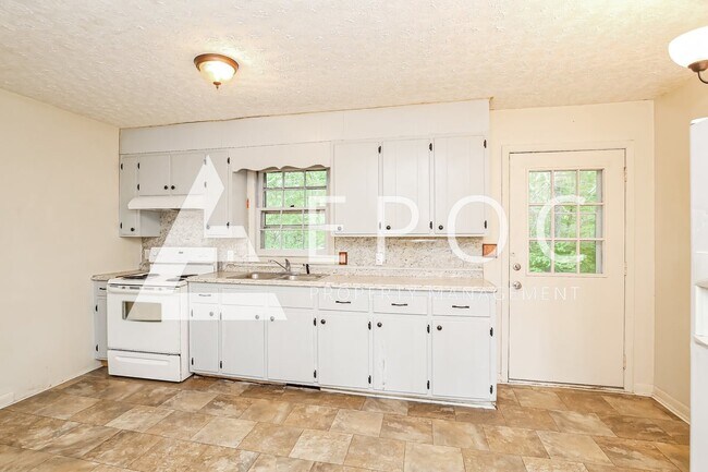Building Photo - 2785 NC-14