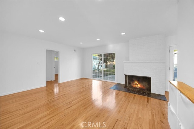 Building Photo - 353 Cres