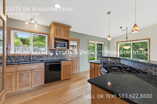Building Photo - 10275 SW Hoodview Dr