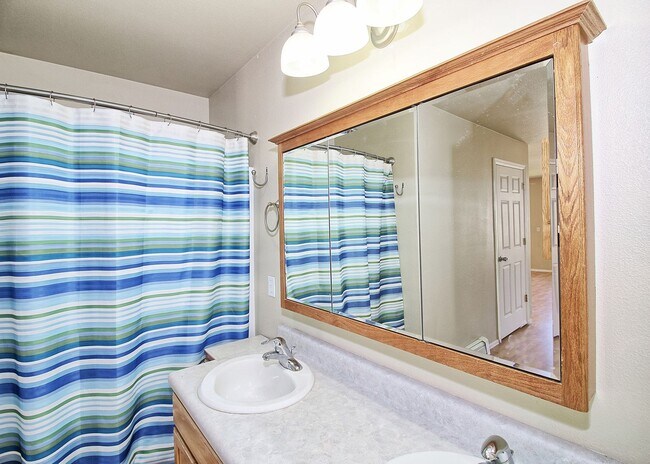 Building Photo - 850 Henry Cir