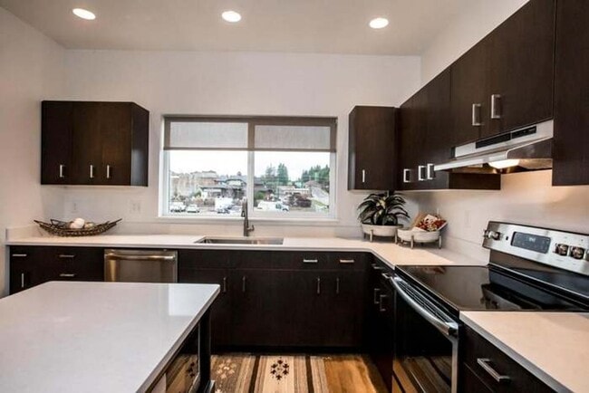 Building Photo - Whitefish Townhome w/ Clubhouse amenities