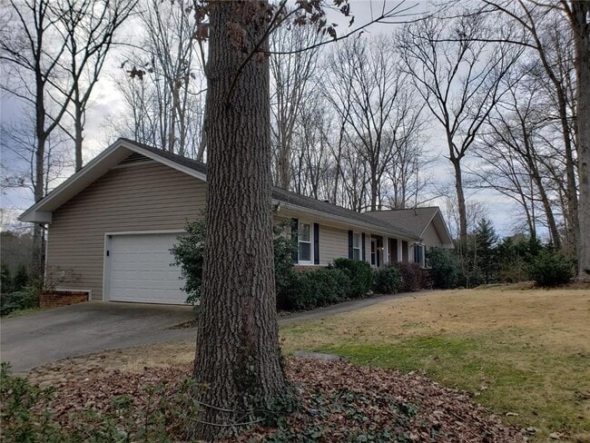 Building Photo - 3740 Clubland Dr