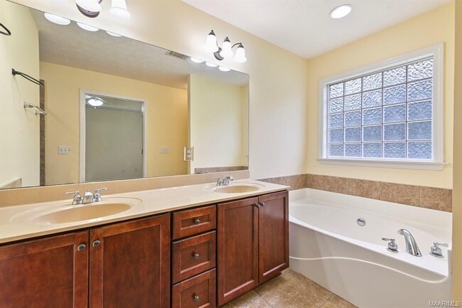 Building Photo - 3830 Claiborne Cir