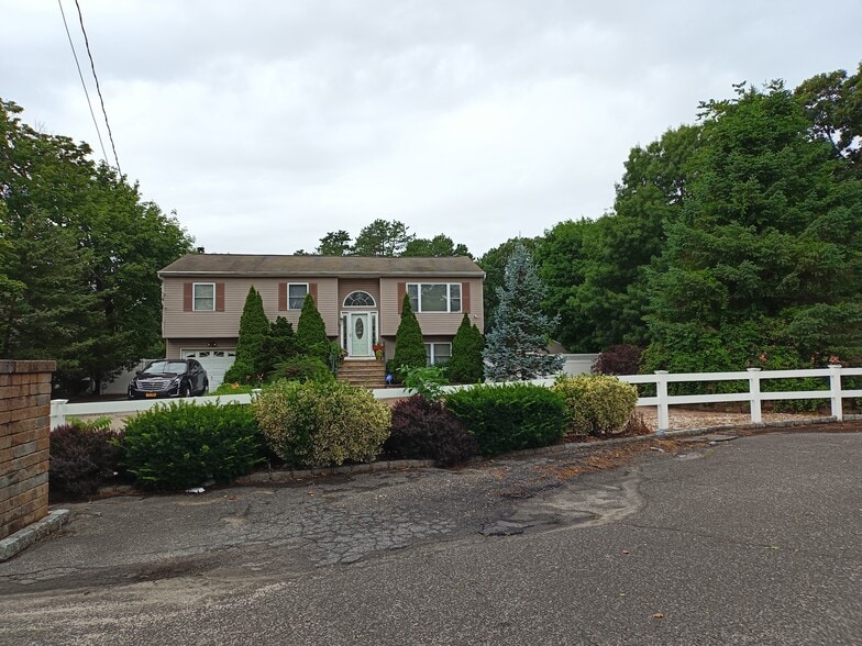 Building Photo - 4 Pinewood Ave