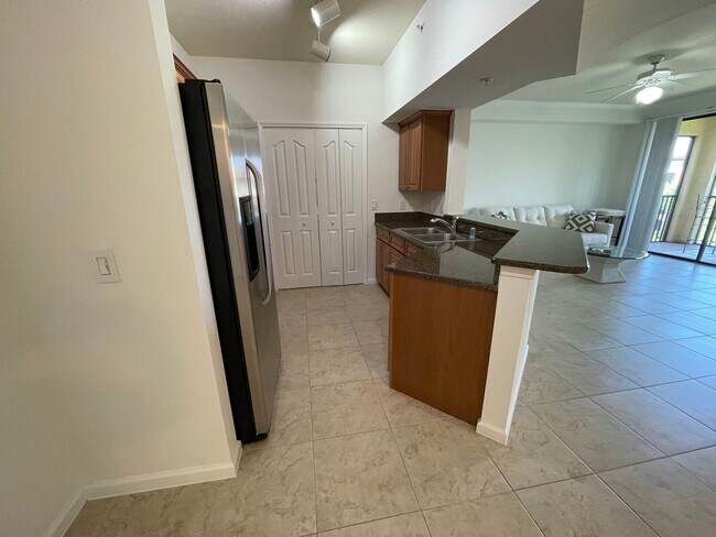 Building Photo - ANNUAL RENTAL - POSITANO PLACE-1 BED/1 BATH WITH LAKE VIEW AND NEW APPLIANCES!
