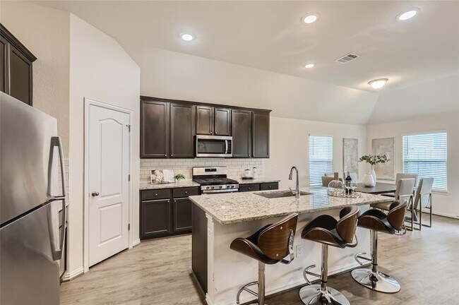 Building Photo - 5867 San Savino Dr