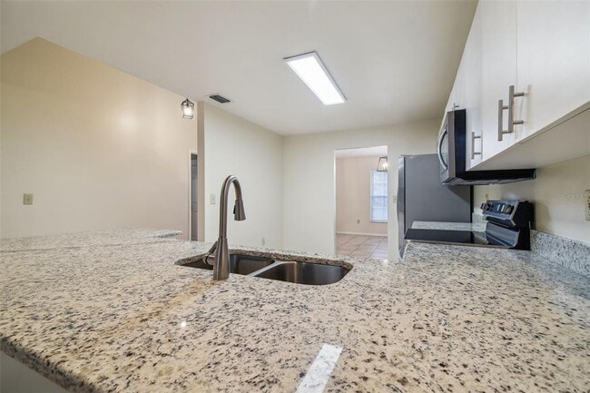 Building Photo - 2342 Tioga Dr