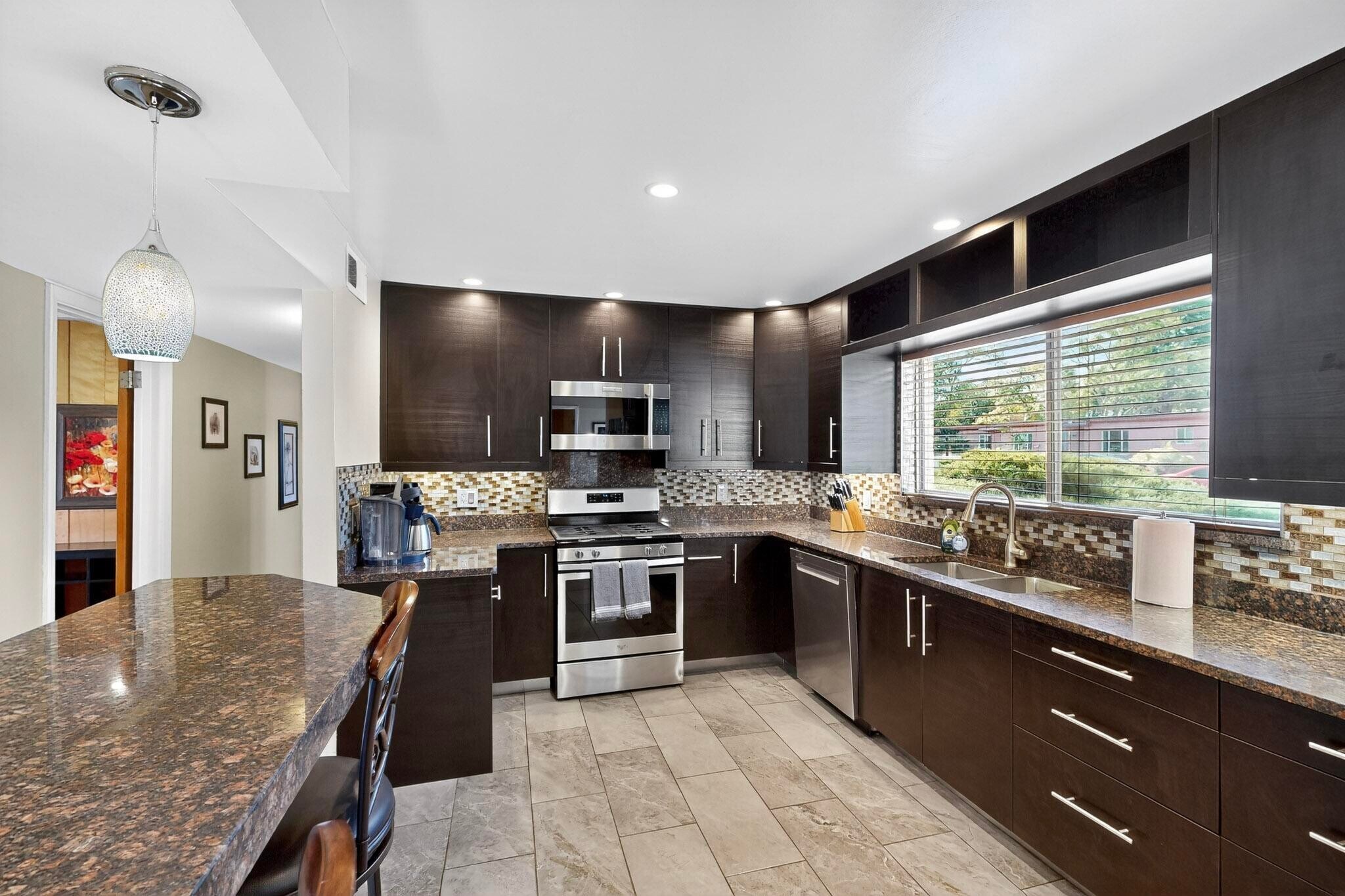 spacious kitchen - 4715 Marquette Ave NE