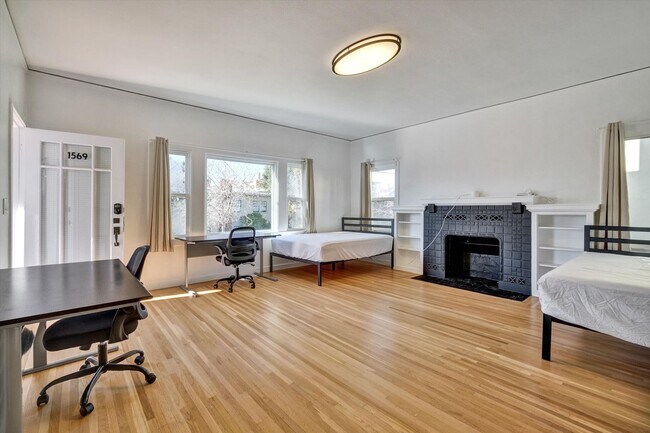 Building Photo - Move in Now! Single Bed (MALE) in Shared Room – Furnished Apt for 4 $1,100/month + $100 Utilities