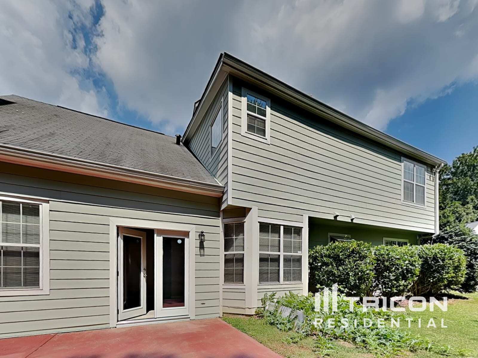 Building Photo - 2711 Woodside Dr