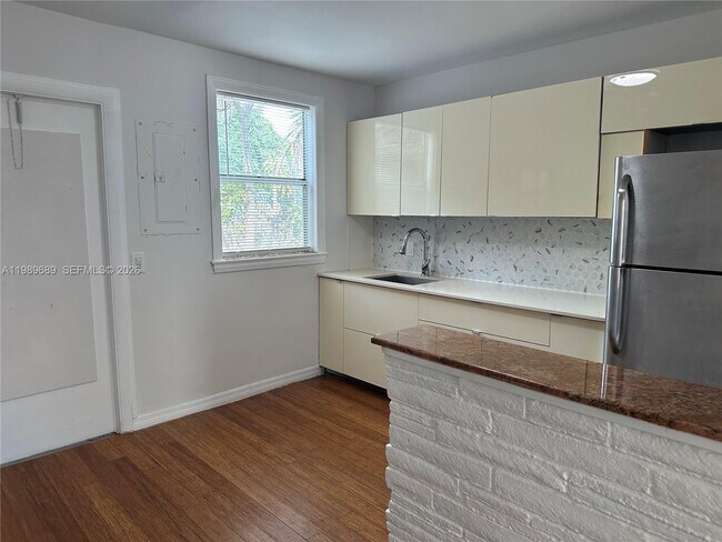 Building Photo - 1441 NE 134th Rd