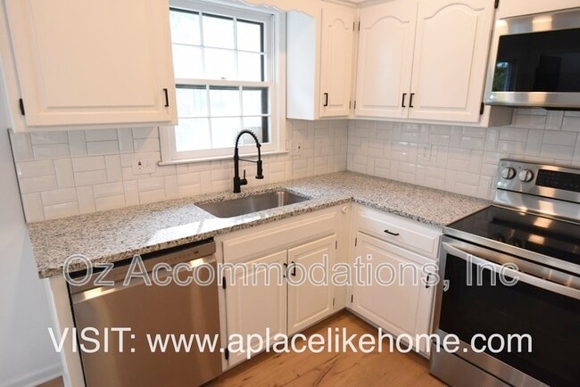 Building Photo - 14121 S Cottonwood Dr