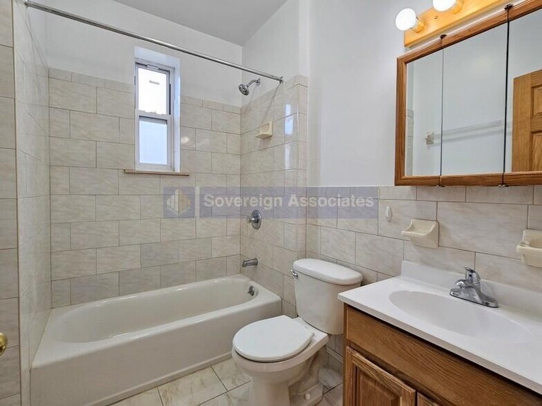 Building Photo - 707 W 171st St