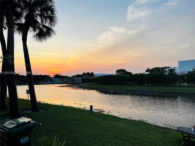 Building Photo - 16755 Hemingway Dr