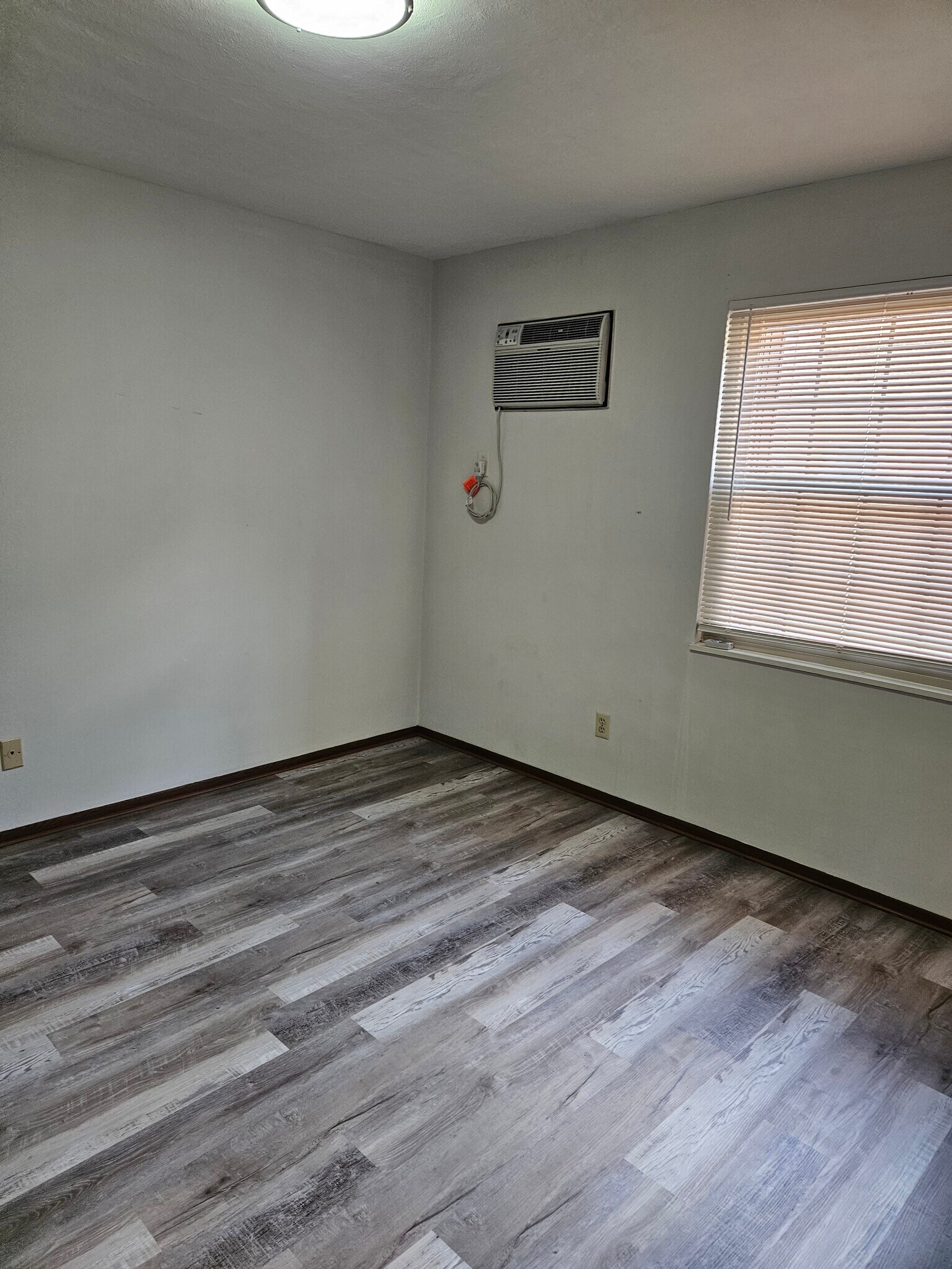 Building Photo - 2146 Tanglewood Ave