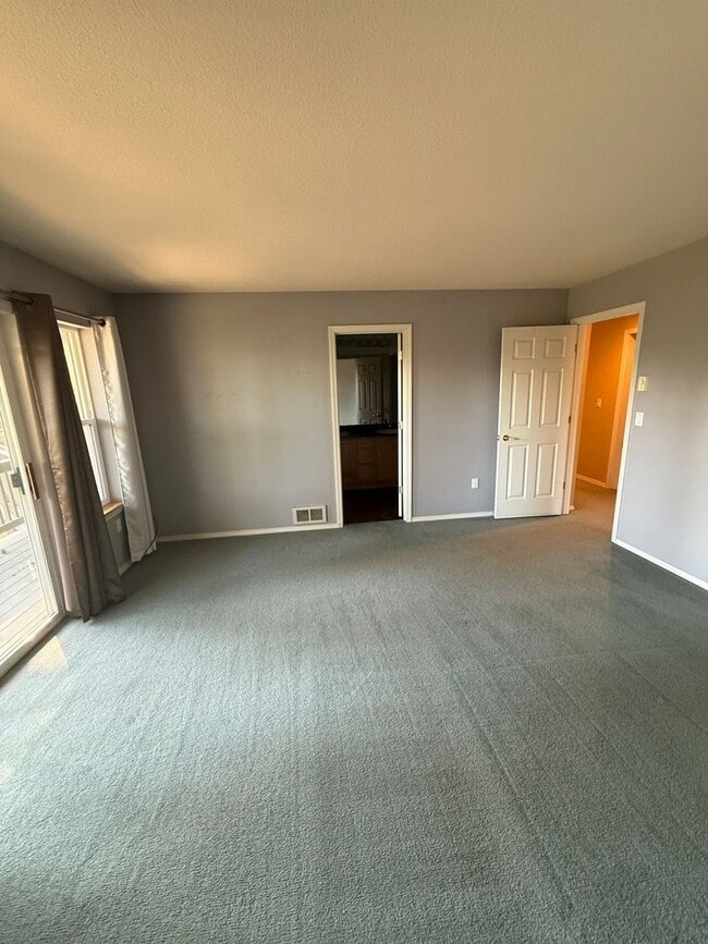 Building Photo - Spacious 5 Bedroom / 3 Bathroom Home for Rent in Lakeside, Montana